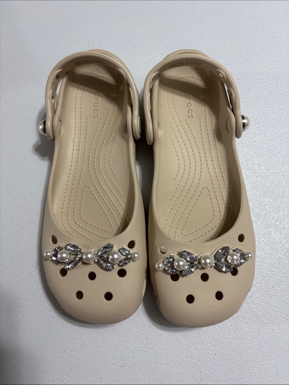 NWOT CROCS Classic Pearls Ballet Flat Beige